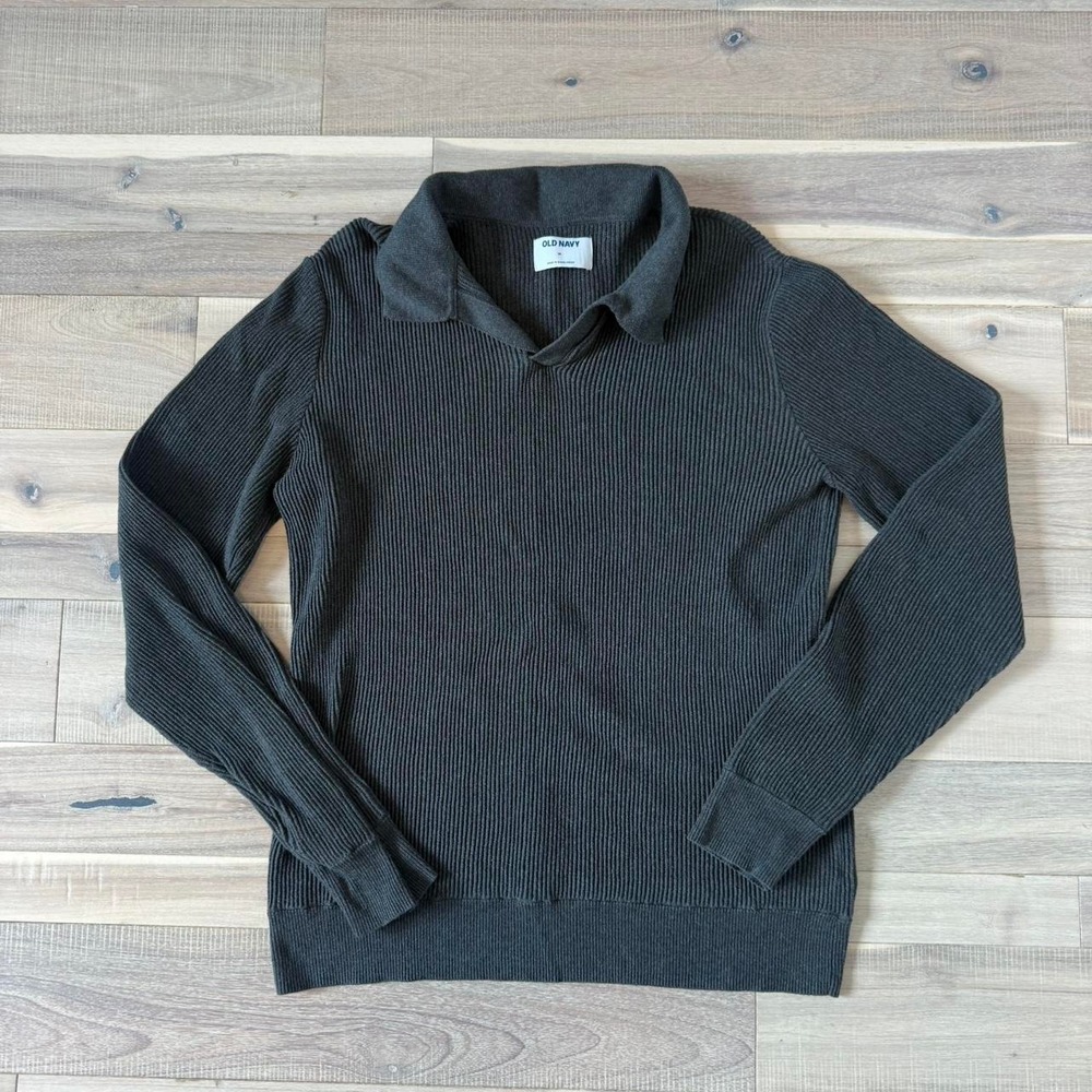 Old Navy grey long sleeve collared shirt Size M